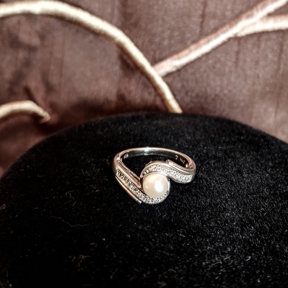 Sterling Silver Diamond and Pearl Ring - Picture 5 of 6